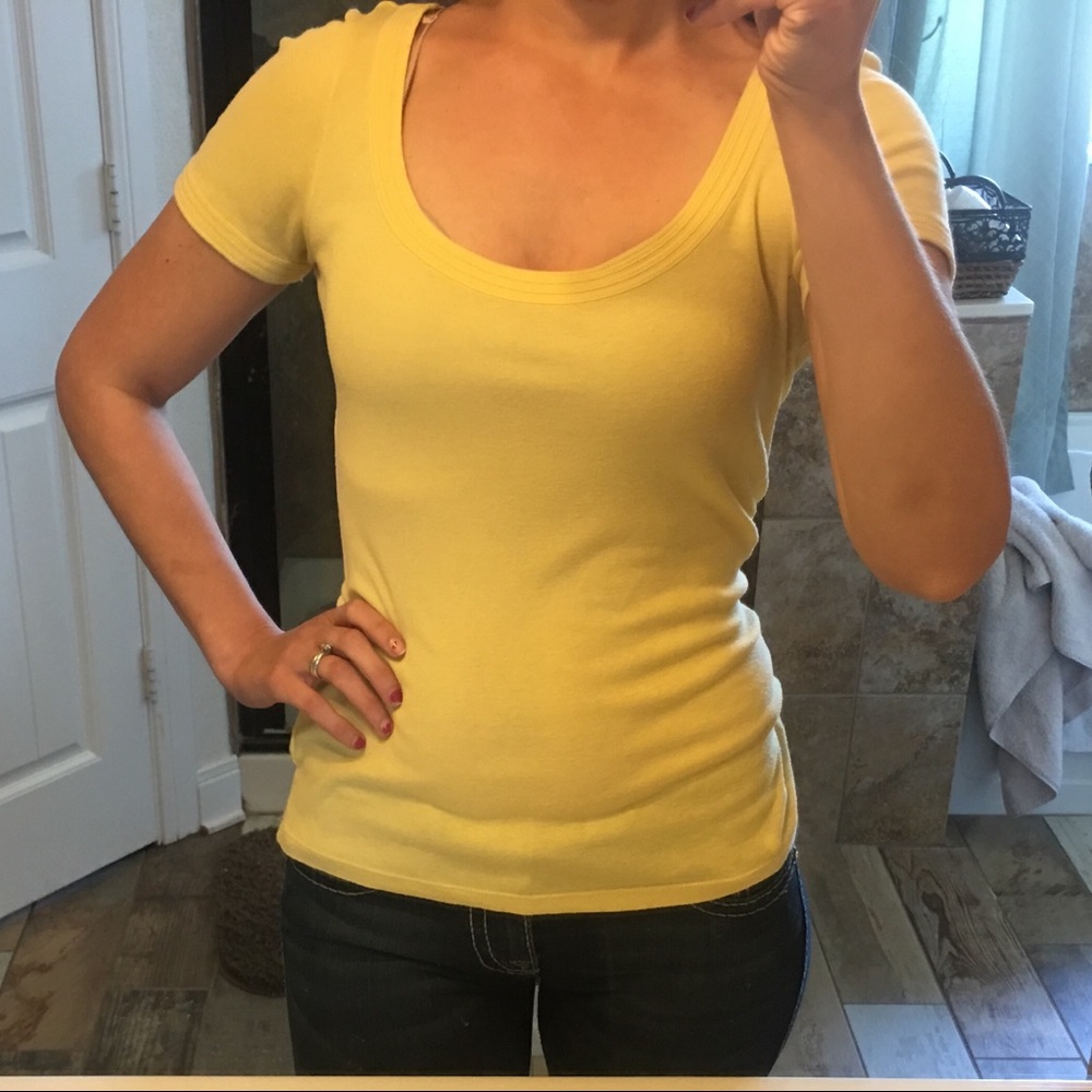 Old Navy yellow top Sm